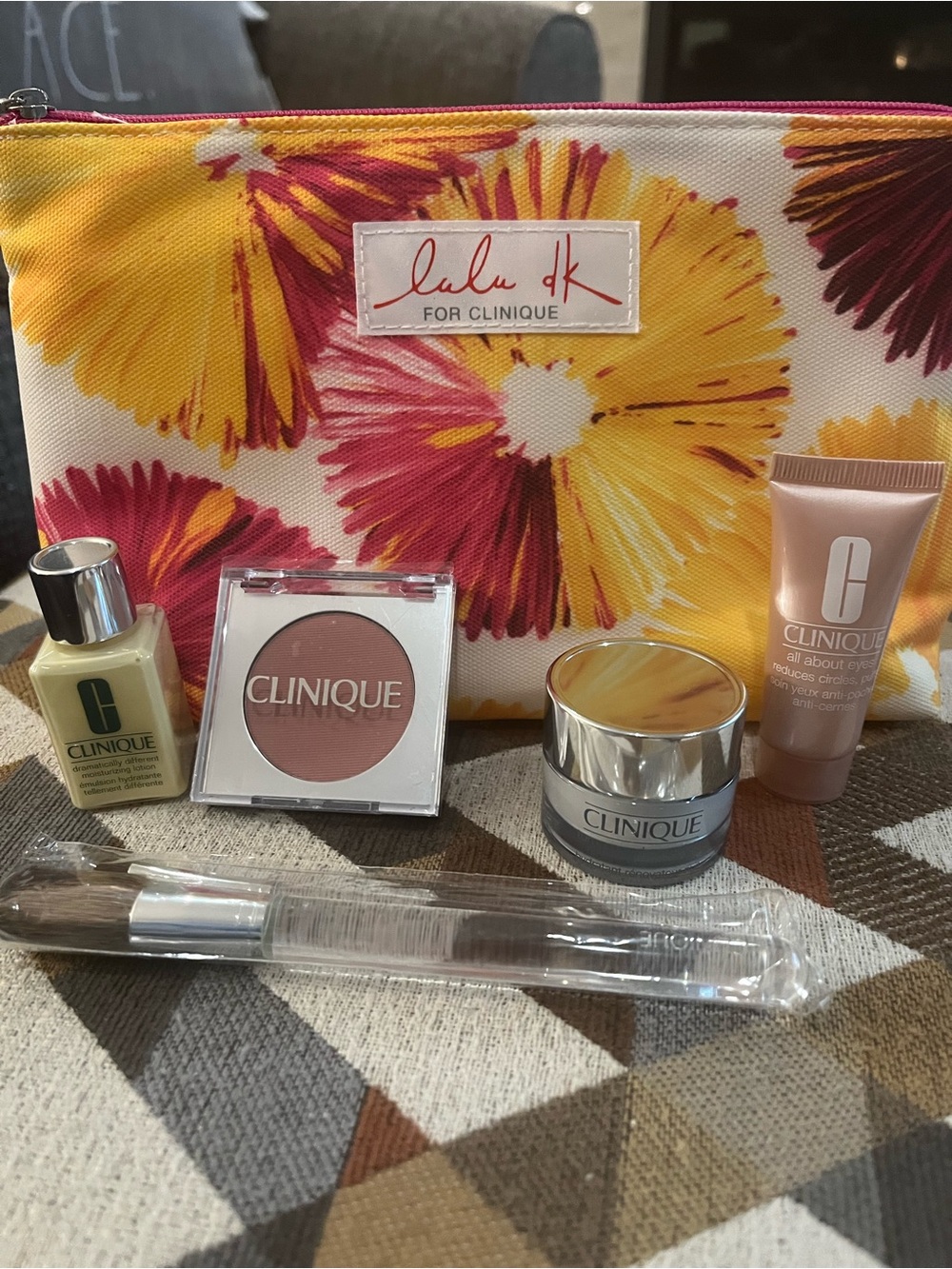 New Clinique 5 Piece Set w/Pouch